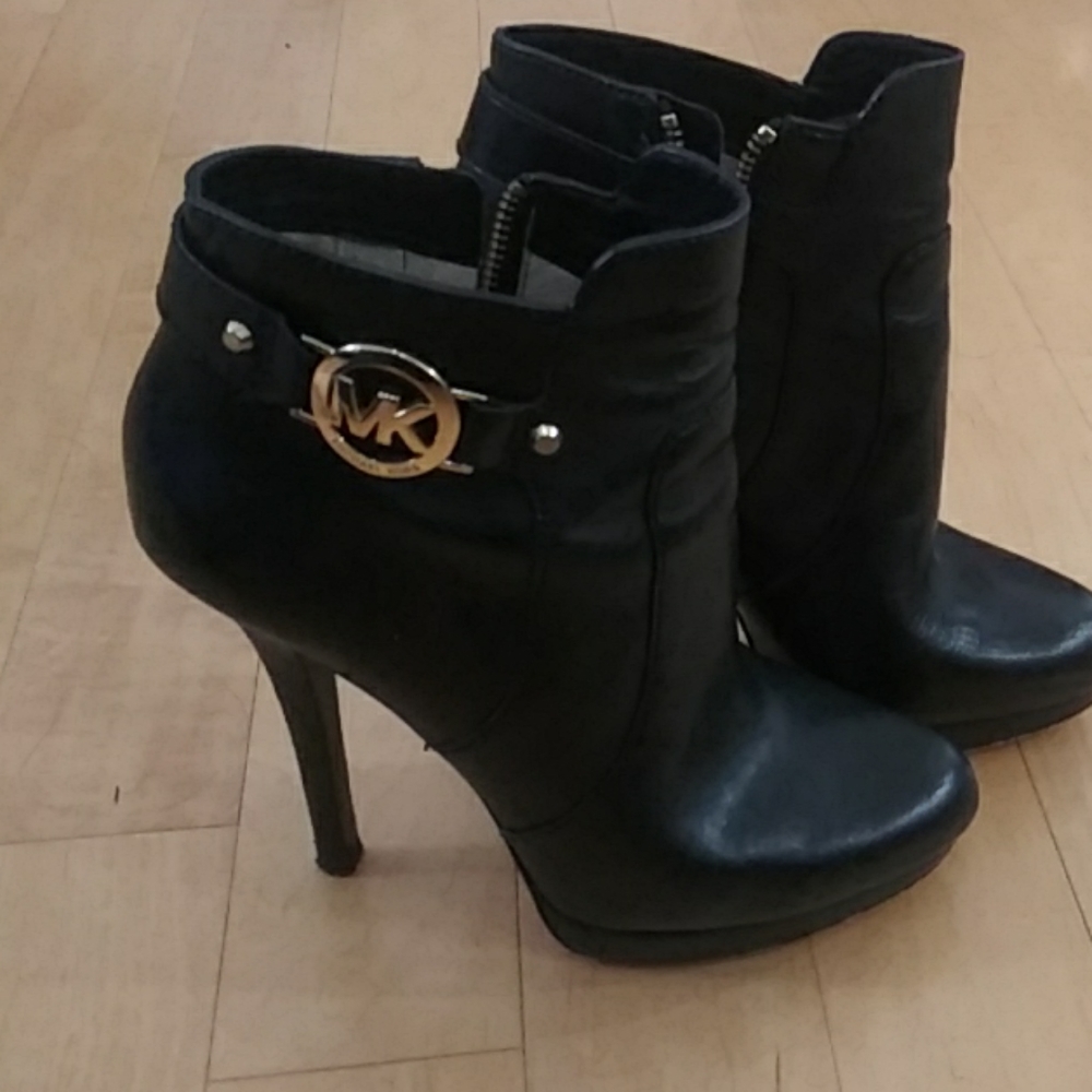 MICHAEL Michael Kors booties